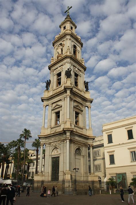Campanile del Santuario di Pompei visto da lontano