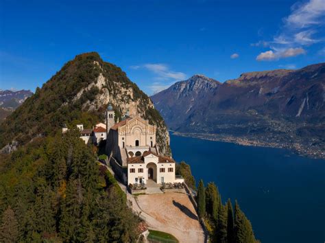 Vista panoramica del Santuario di Montecastello sul Lago di Garda