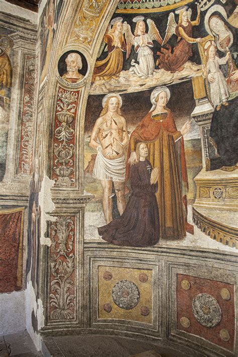 dettaglio affresco chiesa con santi