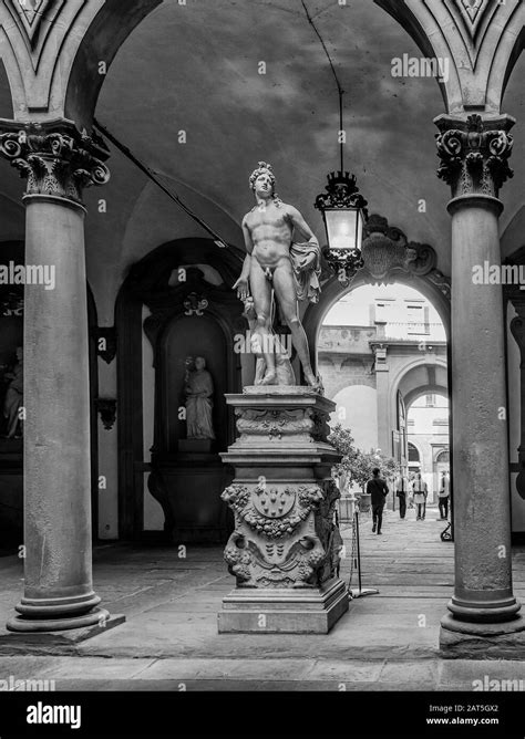 statua di Orfeo e Cerbero di Baccio Bandinelli