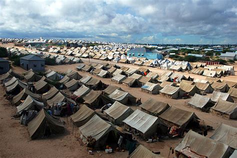 Foto di bambini Rohingya in un campo profughi o illustrazione della crisi