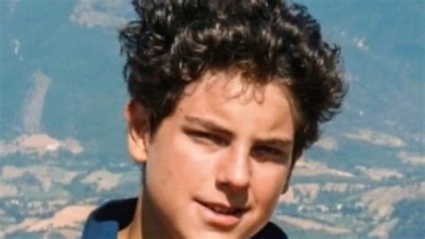 Grafica essenziale del sito web memoriale di Carlo Acutis, richiamante l'estetica dei primi anni 2000