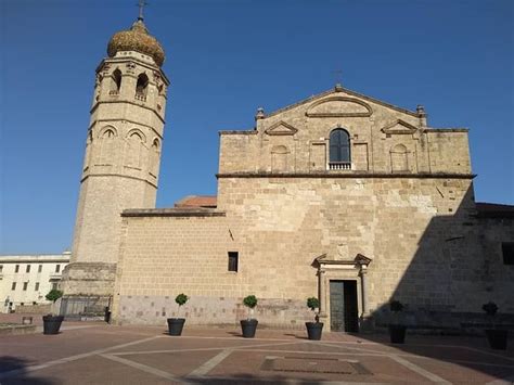 Cattedrale di Santa Maria Assunta Oristano esterna