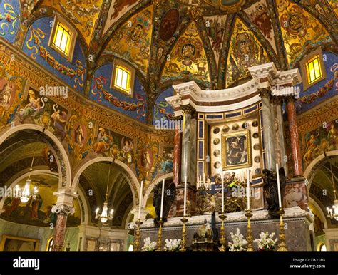 Interno del Santuario della Madonna di Vescovio con l'icona