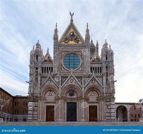 Foto della facciata della Cattedrale di Potosí con i suoi due campanili