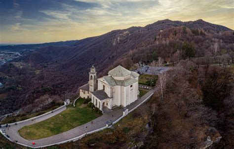 Foto panoramica del Santuario Madonna di Tessara durante una celebrazione