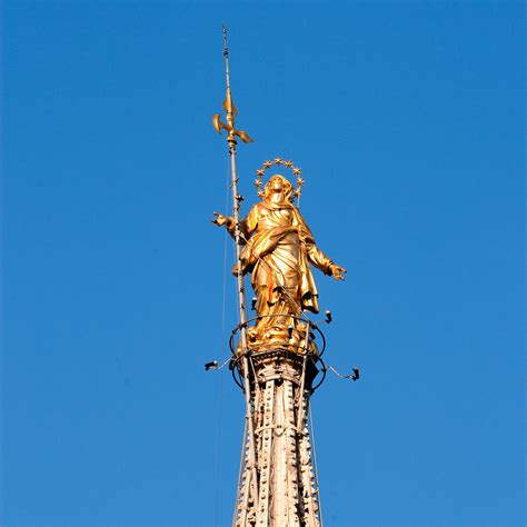 Icona o statua della Madonna di Tessara, simbolo di devozione