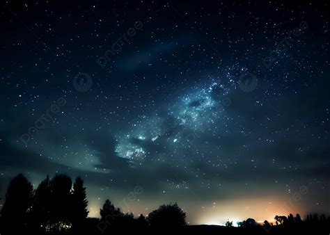 Illustrazione che mostra la differenza tra un cielo notturno limpido e stellato e un cielo notturno inquinato dalla luce artificiale urbana.