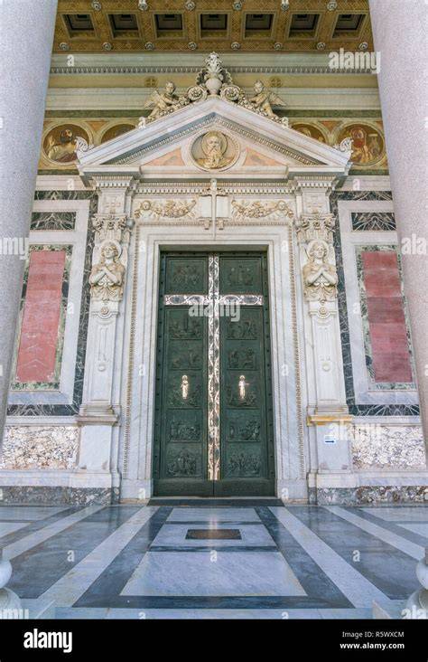 Dettaglio della Porta Santa della Basilica di San Paolo fuori le Mura