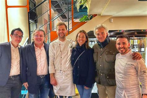 Foto di Paolo De Simone con il riconoscimento