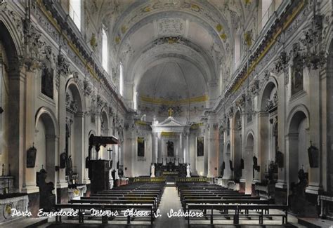 Interno della Chiesa Madre di Porto Empedocle con statue e altare