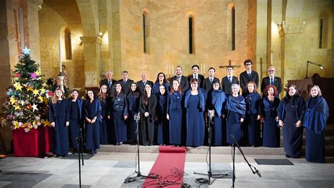 Ritratto di Don Antonio Sanna o foto del Coro Polifonico Turritano