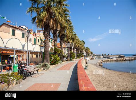 Foto panoramica di Santo Stefano al Mare con la costa e il mare