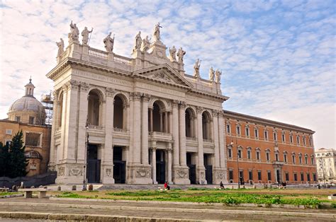 Foto panoramica del complesso della Scala Santa e della Basilica di San Giovanni in Laterano