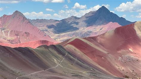 panoramica del deserto del Sinai con montagne colorate