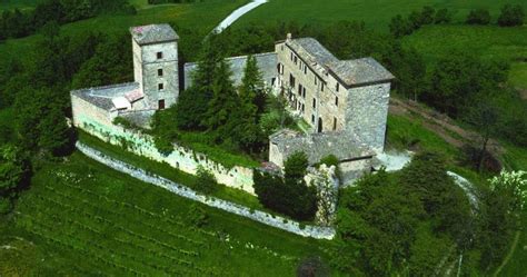 Illustrazione del Castello di Leguigno o corte fortificata