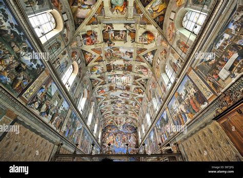 Affreschi e dipinti sul soffitto della Cappella della Madonna del Rosario