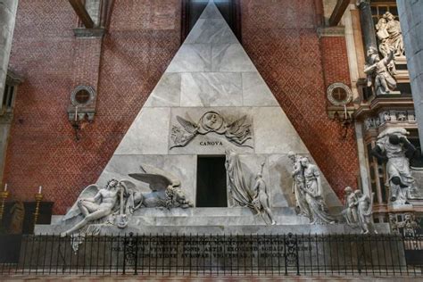 Monumento funebre dei Dogi Mocenigo nella controfacciata della Basilica