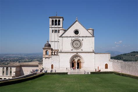 Vista esterna della Basilica di San Francesco d'Assisi