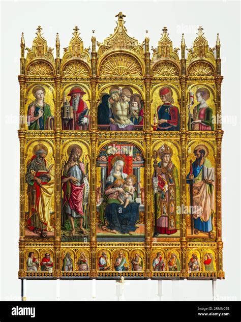 Esempio di polittico medievale con cornice elaborata