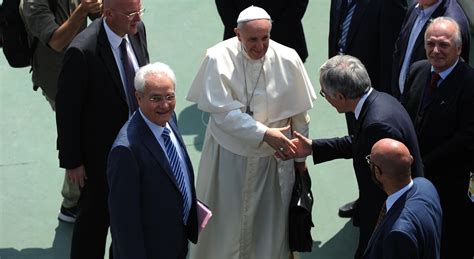 Foto: Papa Francesco e il pastore Giovanni Traettino a Caserta durante la visita del Pontefice alla comunità evangelica.