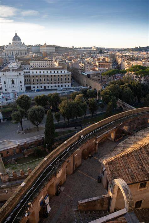 Rendering o foto esterna del complesso Giubileo con il Passetto di Borgo