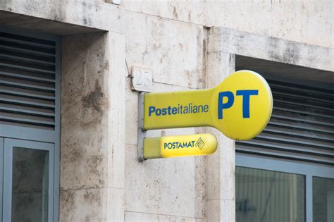 Foto dell'incontro presso la sede di Poste Italiane di Guspini con la cittadinanza