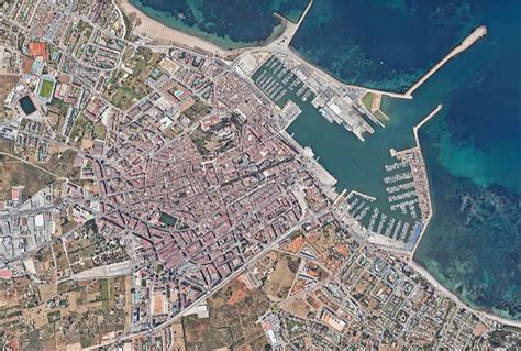 Vista aerea o planimetria del centro commerciale Mugnano con evidenziata la tensostruttura per il campo estivo