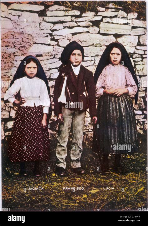 Un'immagine dei tre pastorelli di Fatima: Lucia, Francisco e Giacinta.