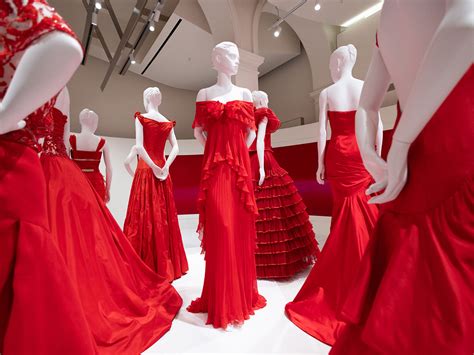 Illustrazione di Nao e Shūsuke, con Nao che mostra determinazione e Shūsuke un'espressione indifferente.