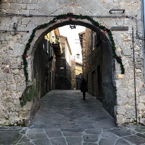 Porta d'ingresso e chiesa del XVII secolo dell'Abbazia di San Massimino a Treviri