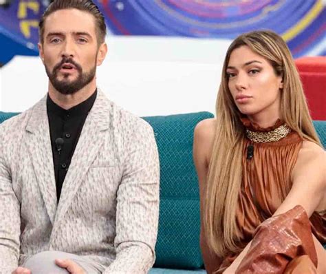 Soleil Sorge e Alex Belli durante una conversazione nella casa del Grande Fratello Vip
