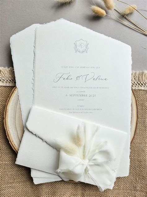 Tipi di cartoncino e carta per inviti, con esempi di texture e colori