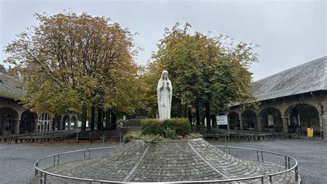 Foto panoramica del Santuario di Banneux con la sorgente