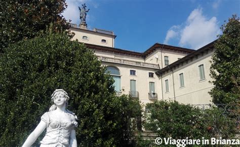 Esterno della Villa Sacro Cuore di Tregasio con la statua del Sacro Cuore.
