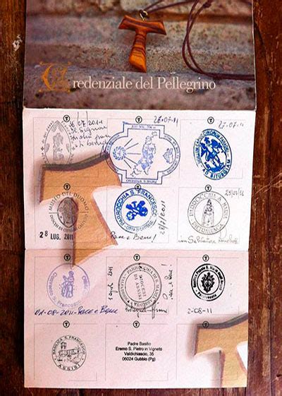 Esempio di Credenziale del Pellegrino con diversi timbri.