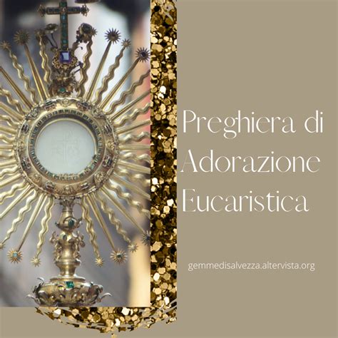Adorazione eucaristica con fedeli in preghiera