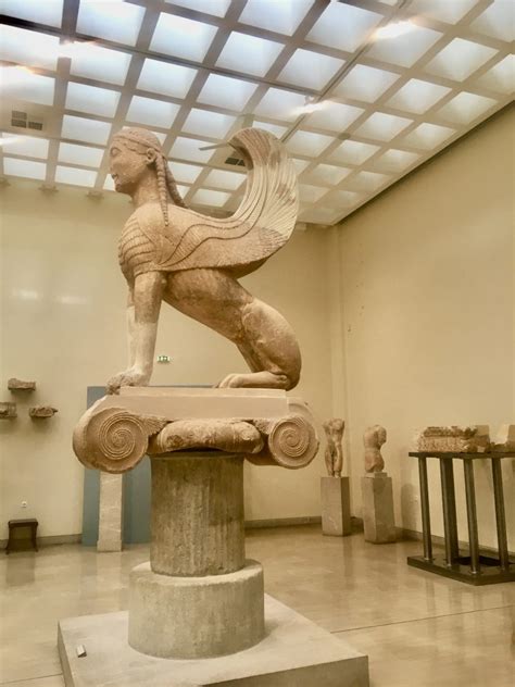 Testa di grifone (scultura) dal Museo Archeologico di Delfi