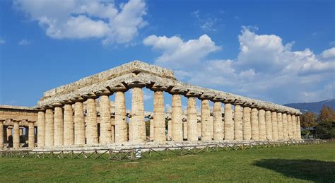 Ricostruzione o foto del Tempio di Era a Paestum (Basilica)