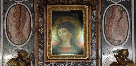 Affresco della Madonna del Pozzo staccatosi dal muro e galleggiante sull'acqua