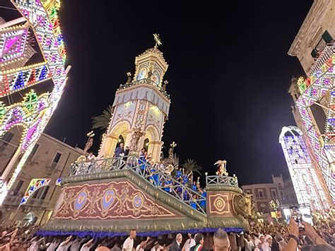 Carro Trionfale durante la processione serale della festa patronale