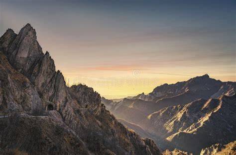 Fotografia panoramica dell'altopiano delle Pizzorne con vista sulle Alpi Apuane