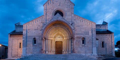 Veduta d'insieme delle opere pittoriche nelle chiese storiche di Cremona