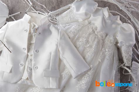Tavolozza di colori per abiti da battesimo bambino