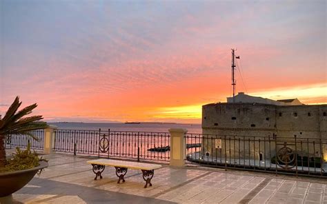 Castello Aragonese di Taranto al tramonto