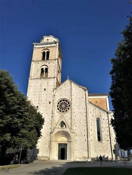 Vista panoramica della Cattedrale di Santa Maria Assunta in Cielo a Fermo
