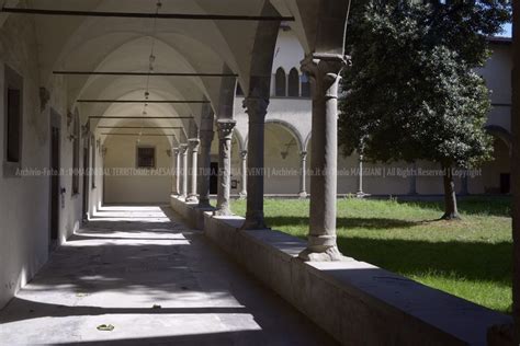 Dettaglio architettonico dell'ex convento agostiniano adiacente alla chiesa