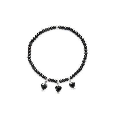 Foto di un bracciale elastico Vestopazzo con pendenti cuori sacri, in primo piano