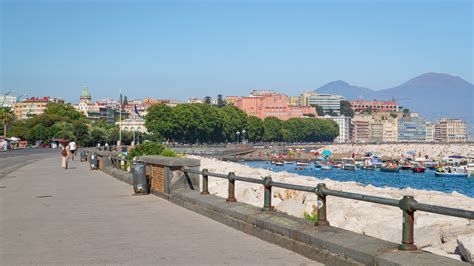 Foto esterna dell'Hotel Santa Maria con vista sul lungomare di Chiavari