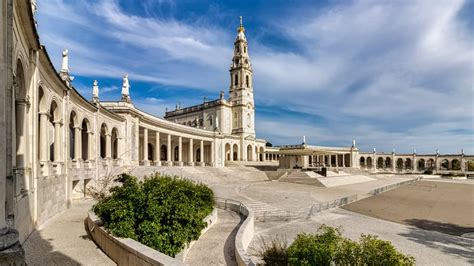 Veduta aerea del Santuario di Fatima con la Cova da Iria e la grande spianata